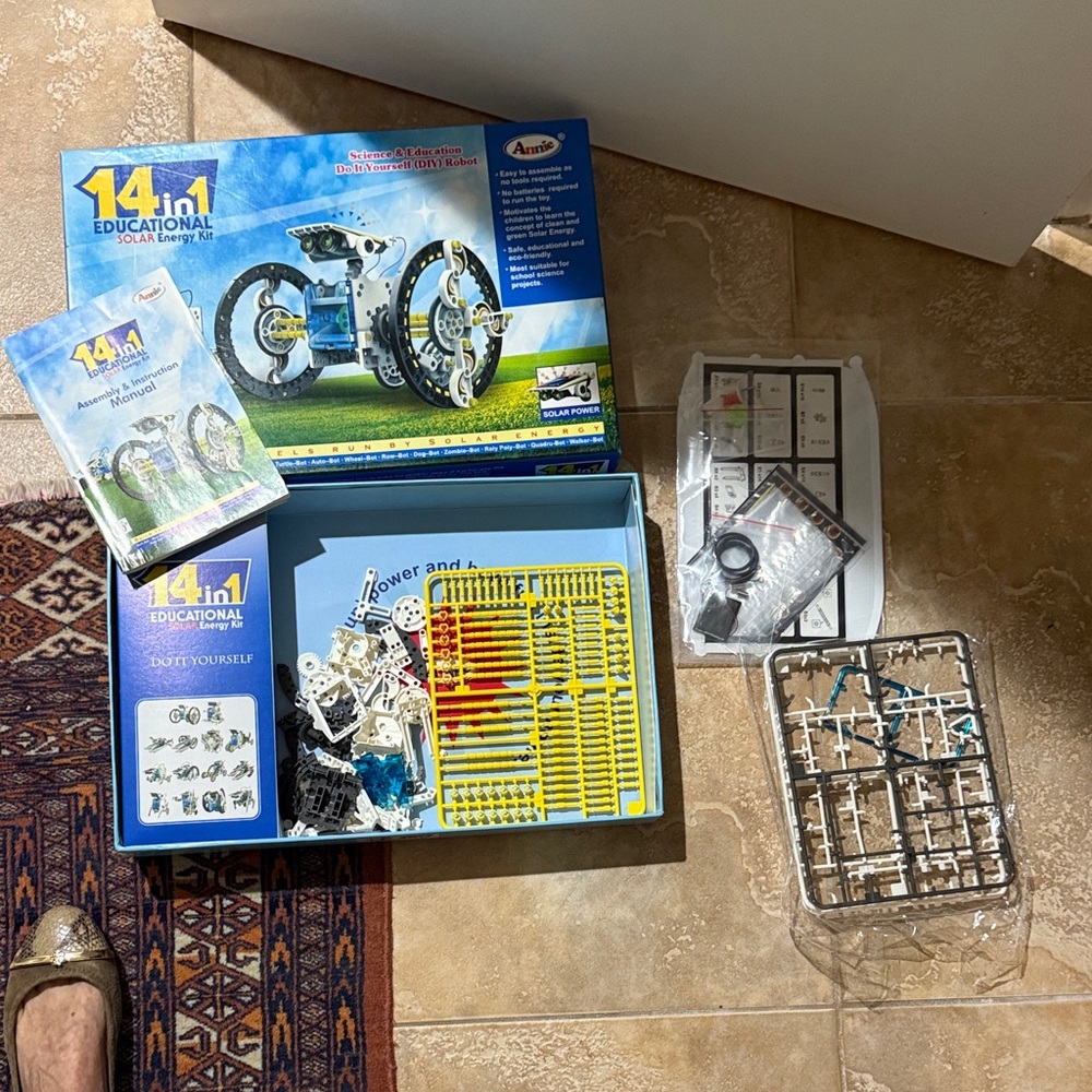 Annie 14-in-1 Educational Solar Robot Kit - Blue, Yellow, Black